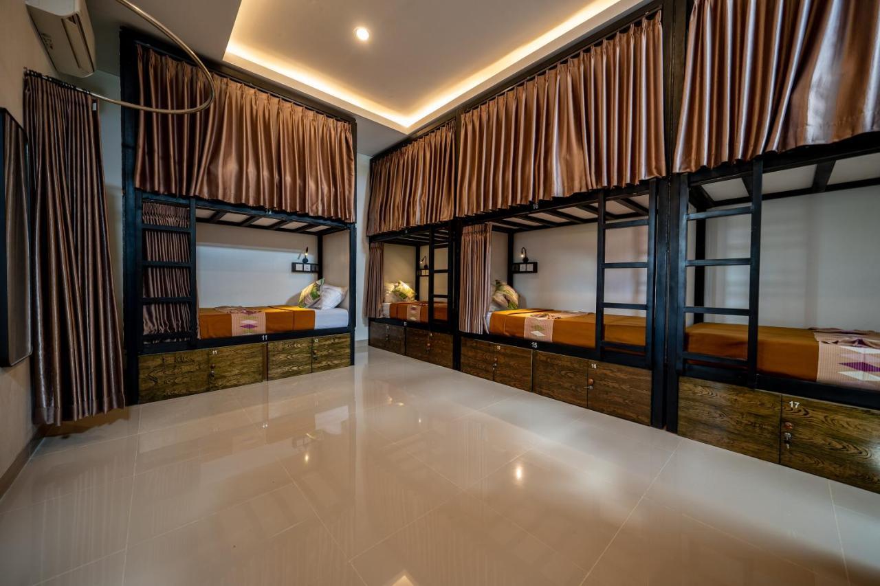 The Moon Hostel Batununggul Экстерьер фото