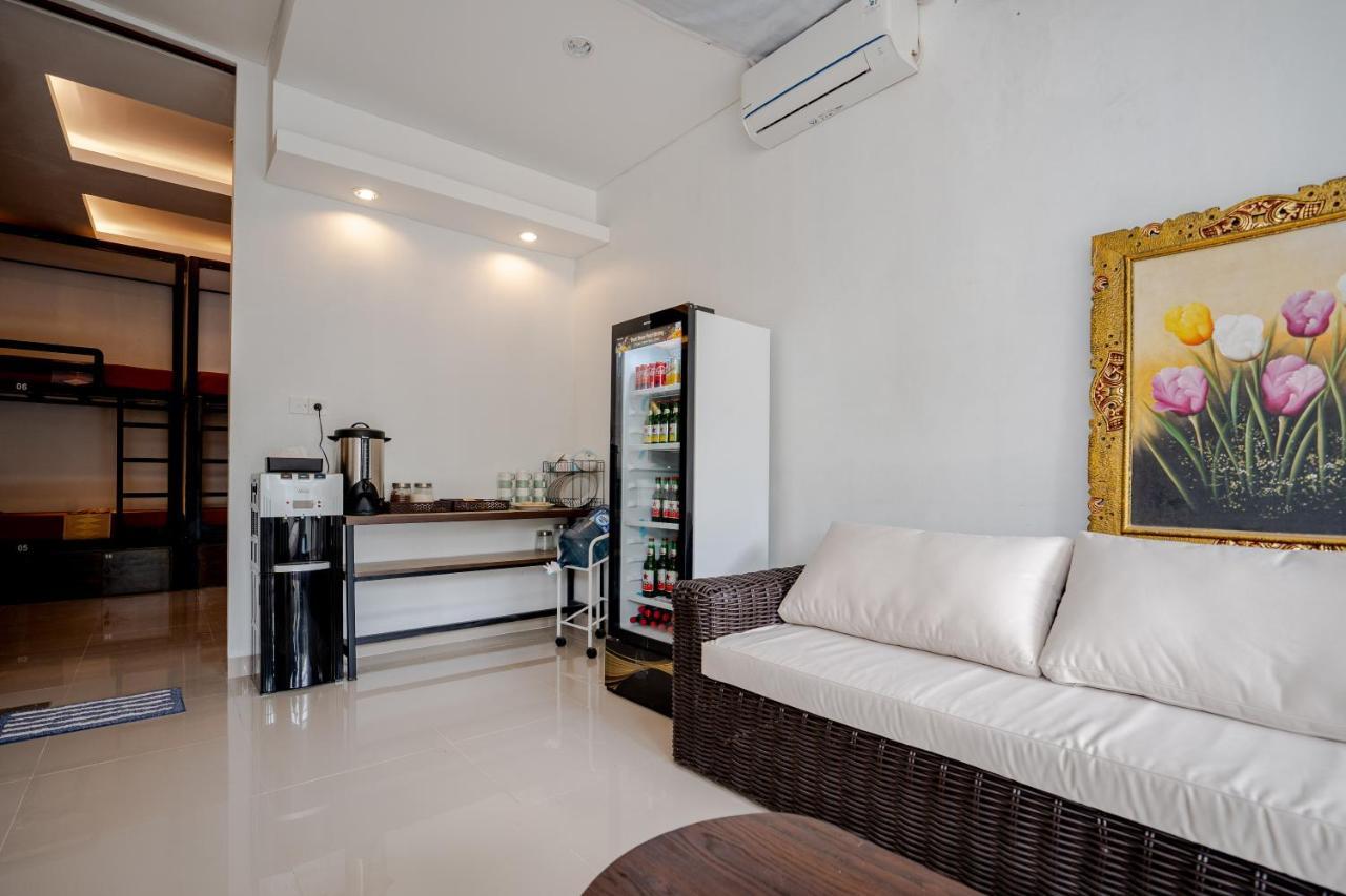 The Moon Hostel Batununggul Экстерьер фото